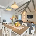 1521 Villa