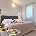 1521 Villa
