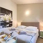 1521 Villa *