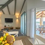 1521 Villa *