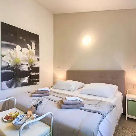 1521 Villa *