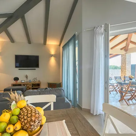 1521 Villa *