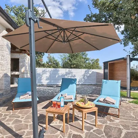 1521 Villa *