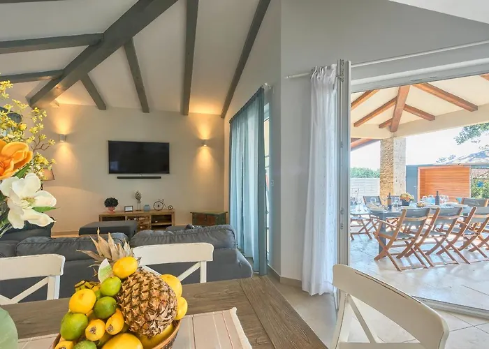 1521 Villa *