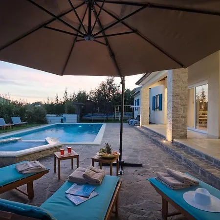 1521 וילה Žminj