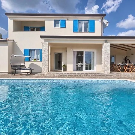 1521 וילה Žminj