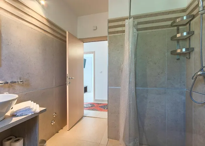 1521 Βίλα Žminj